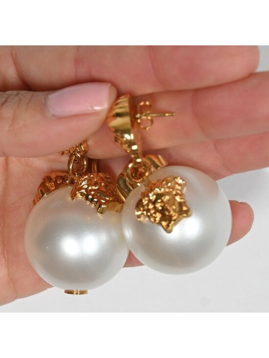 Versace Medusa Pearl Drop Earrings in Oro & Bianco - Picture 6 of 8